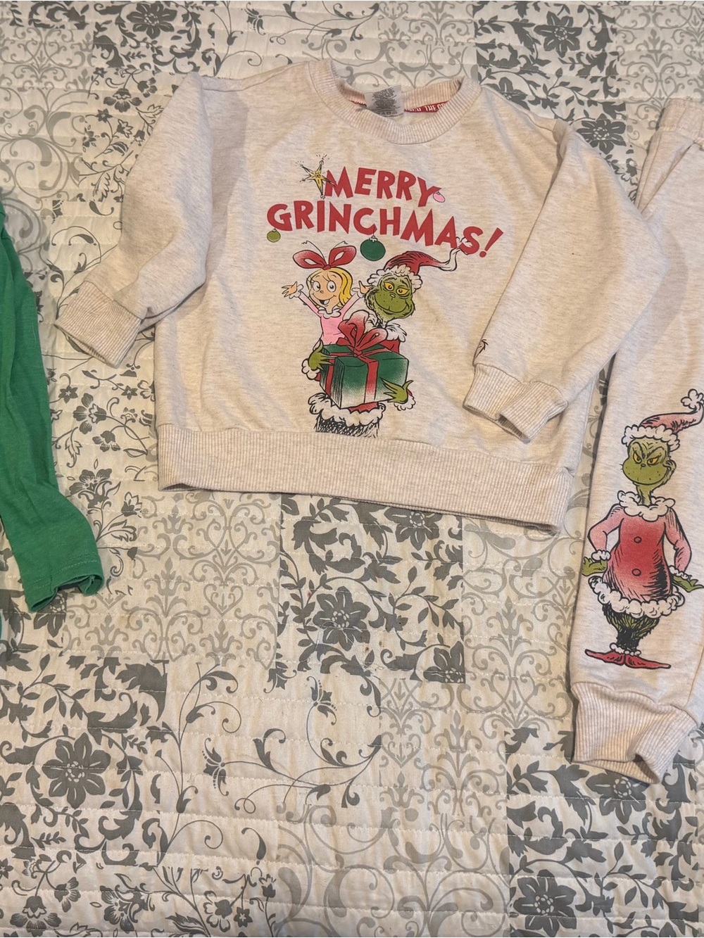 Toddler unisex 3T Christmas Grinch lot vgc.
